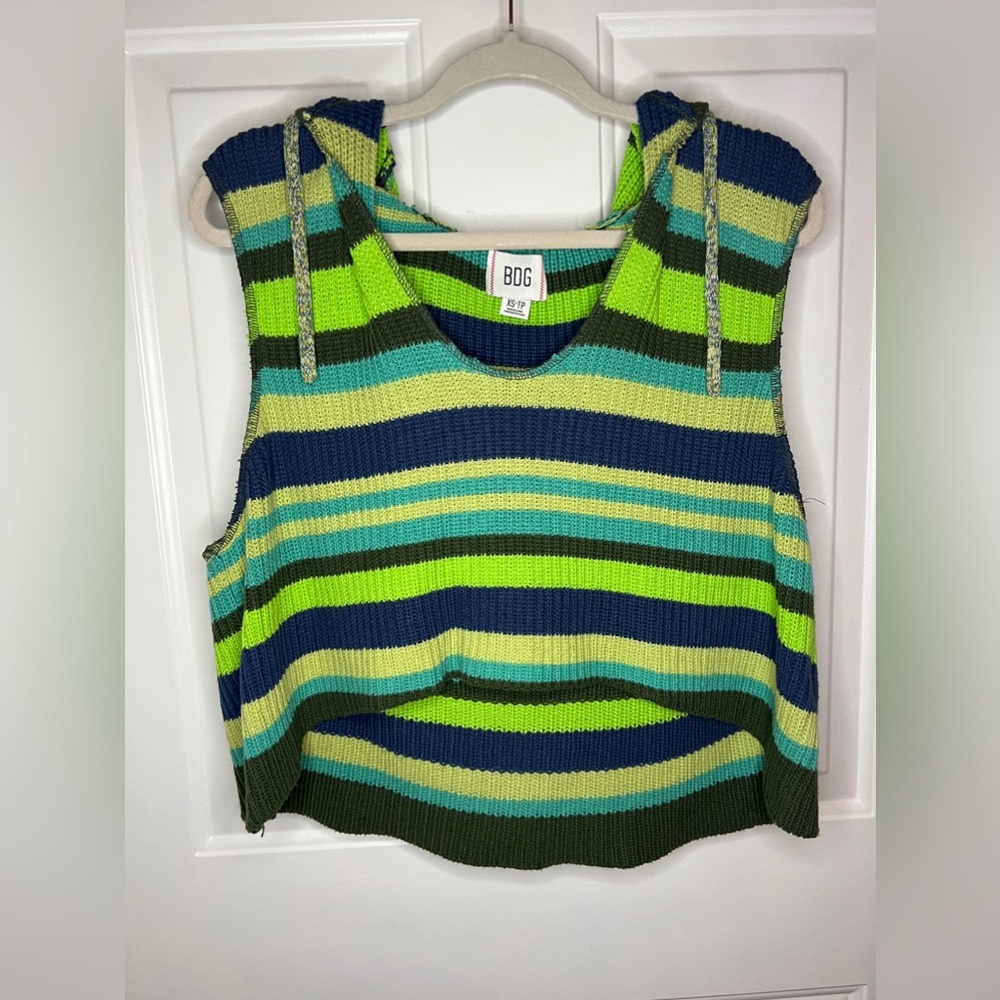 BDG Urban Outfitters Cropped Sleeveless Hooded Sweater size XS